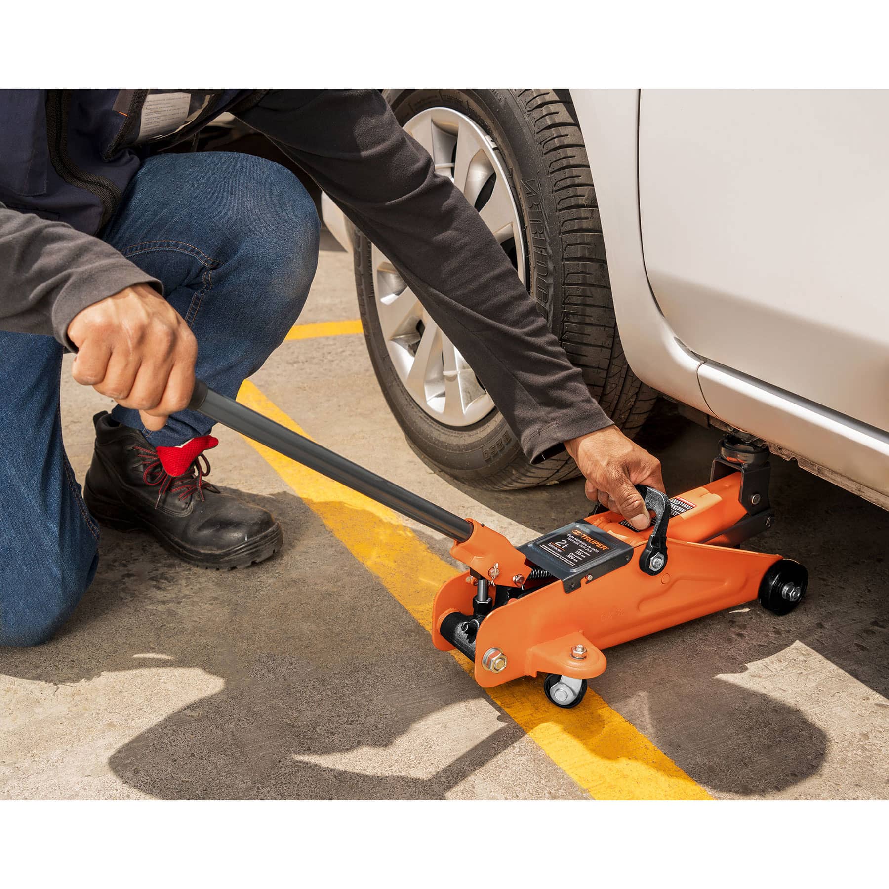 Gato hidráulico de patín, 2t, 30 movimientos, Truper - 14944