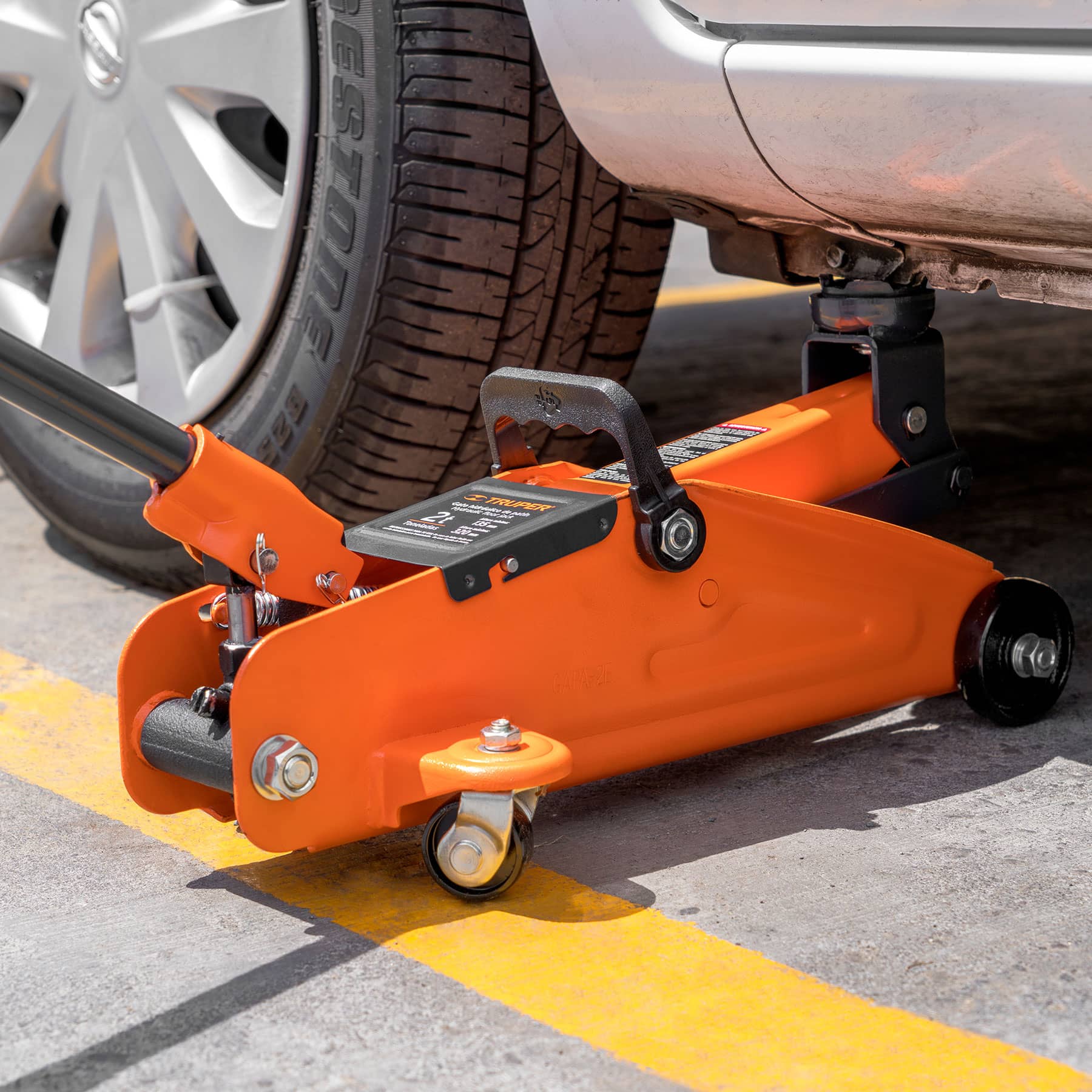 Gato hidráulico de patín, 2t, 30 movimientos, Truper - 14944