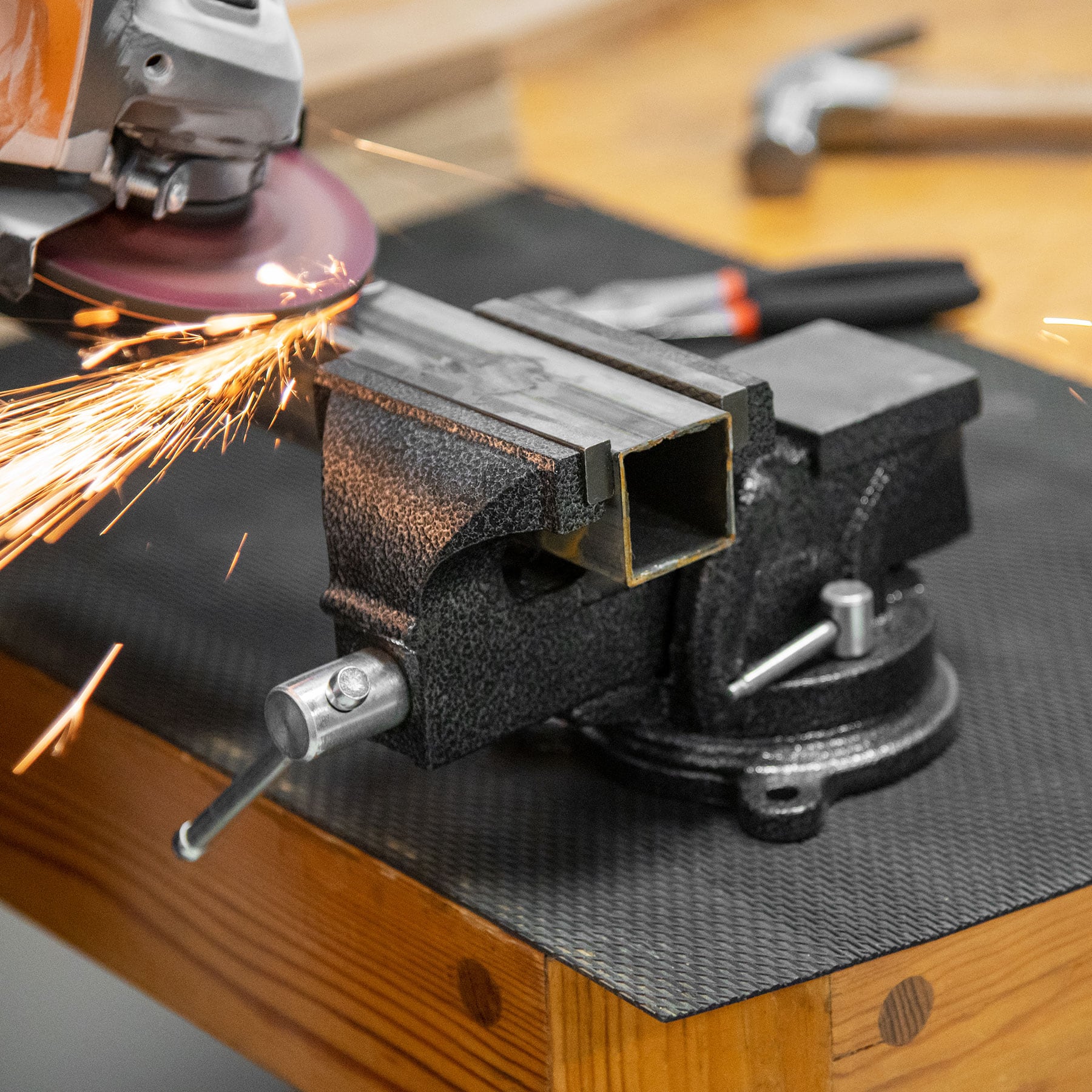 Tornillo de banco 4" de hierro gris, Pretul - 26039