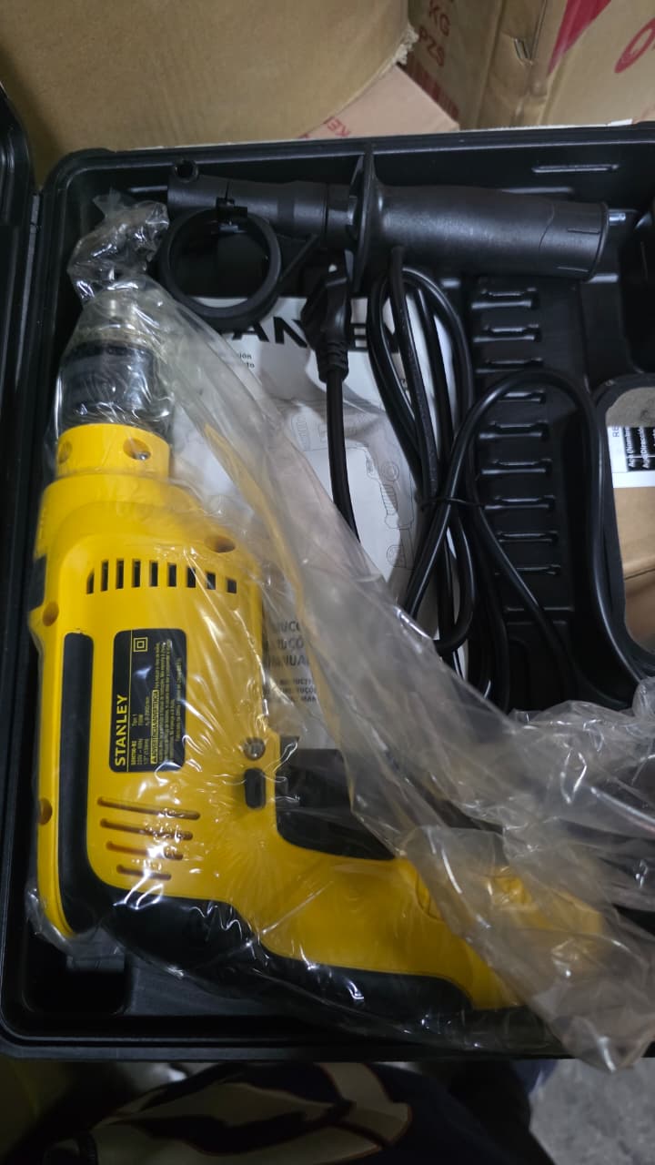 Taladro Percutor 1/2 Stanley de 700w con maletín SDH700K