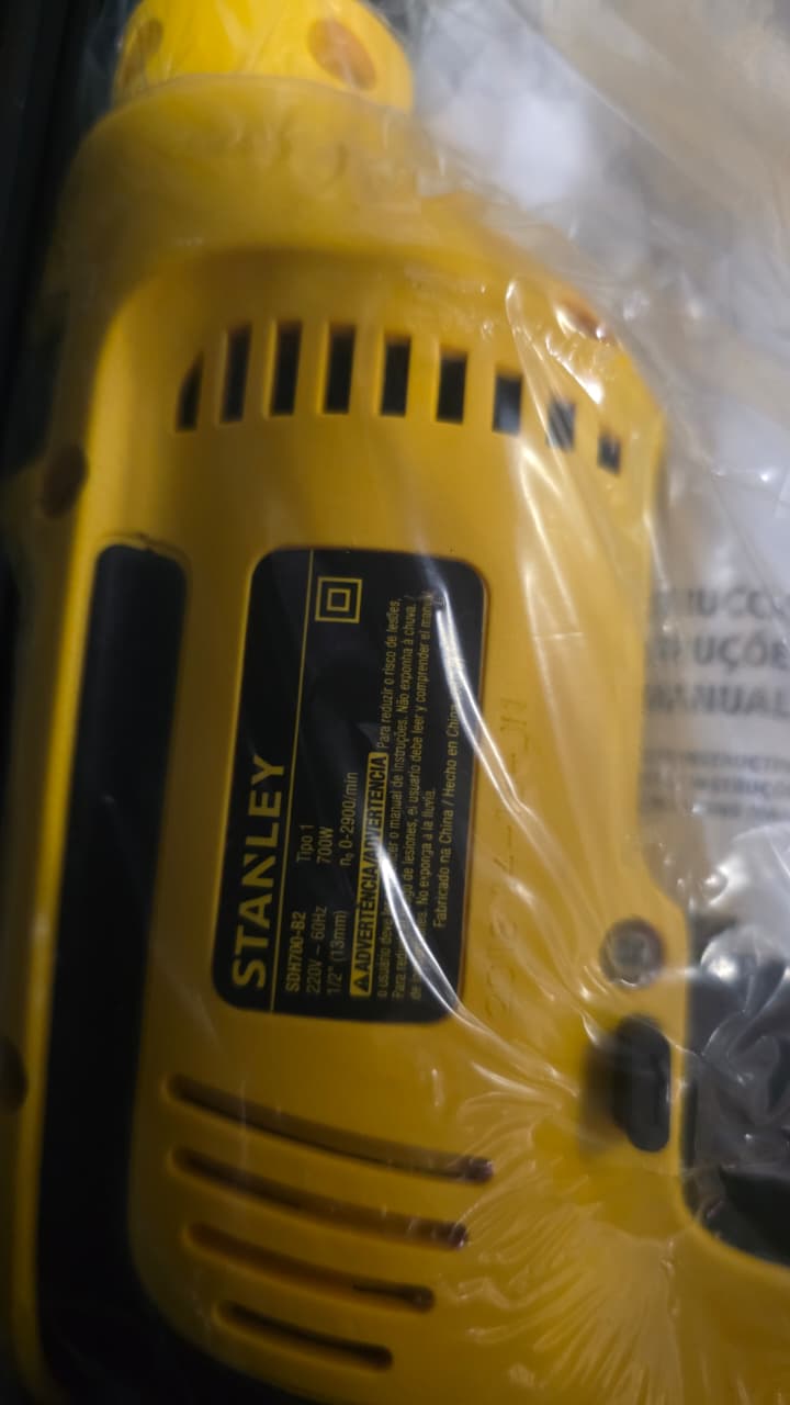 Taladro Percutor 1/2 Stanley de 700w con maletín SDH700K